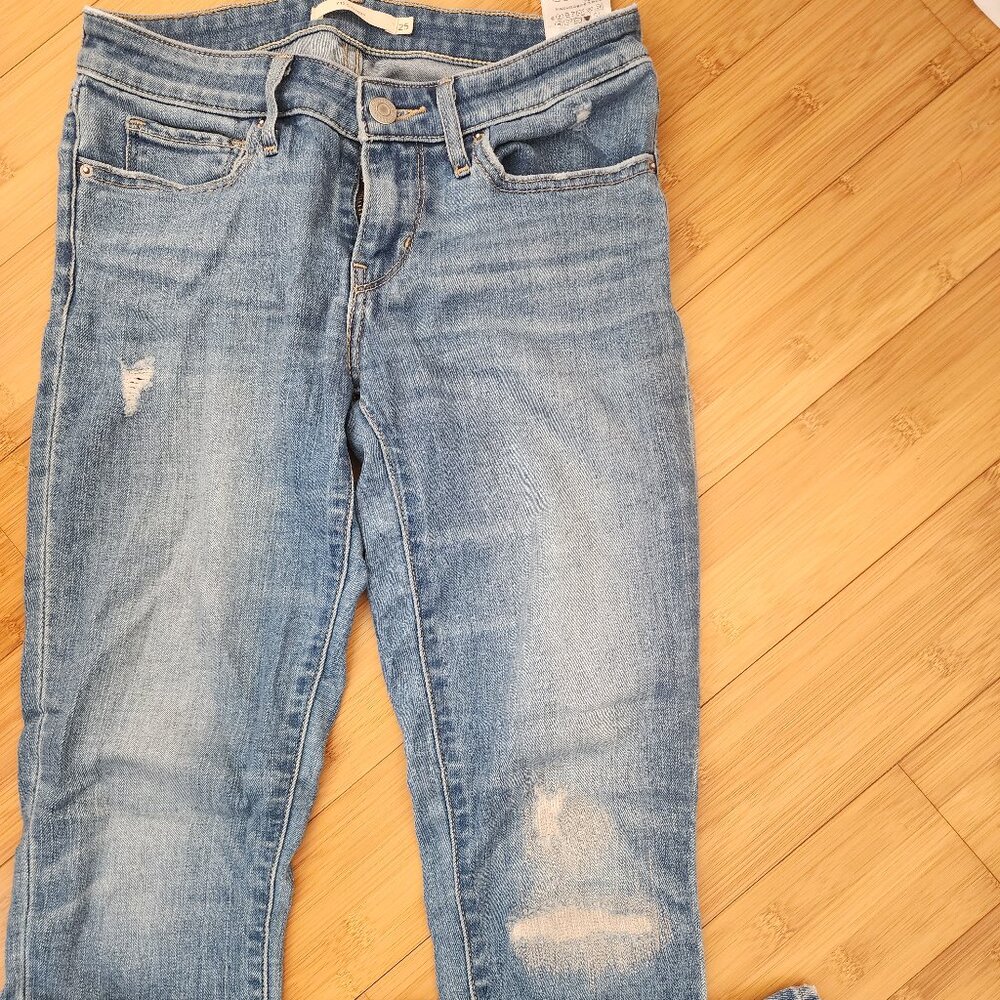 Levis - Picture 2 of 2